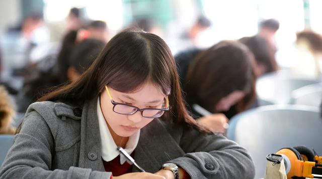 应届生|2023年国家公务员招聘考试，应届生有两次机会！绝对不要错过