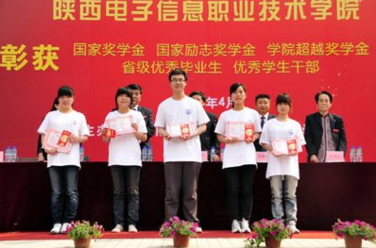 奖学金|大学中的5项奖学金，只要拿到其中一个，就能够“擦亮”简历