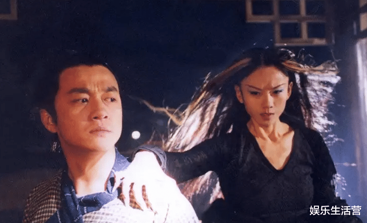 杨丽萍|杨丽萍和外甥女共舞，世外桃源被嘲鬼片现场，网友：梅超风？