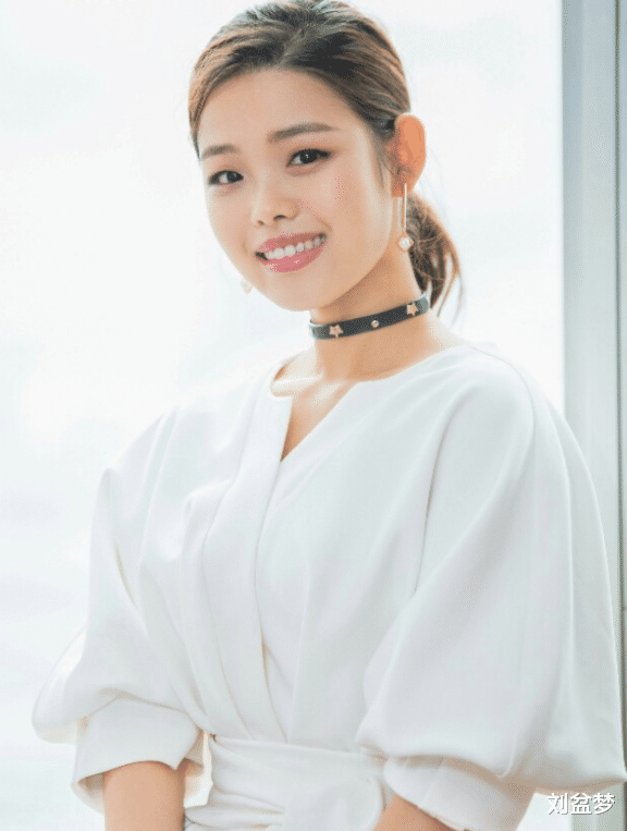胡杏儿|“嘴不好看”太给颜值减分！10位女星长相惊艳，偏偏输给了一张丑嘴