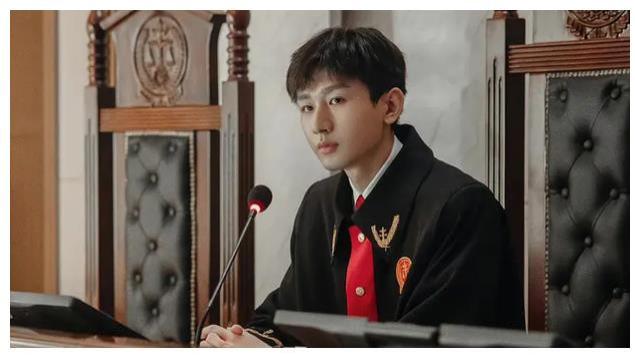 底线|电视剧《底线》多敢拍？改编于欢案，把“李小璐做头发”写进剧本