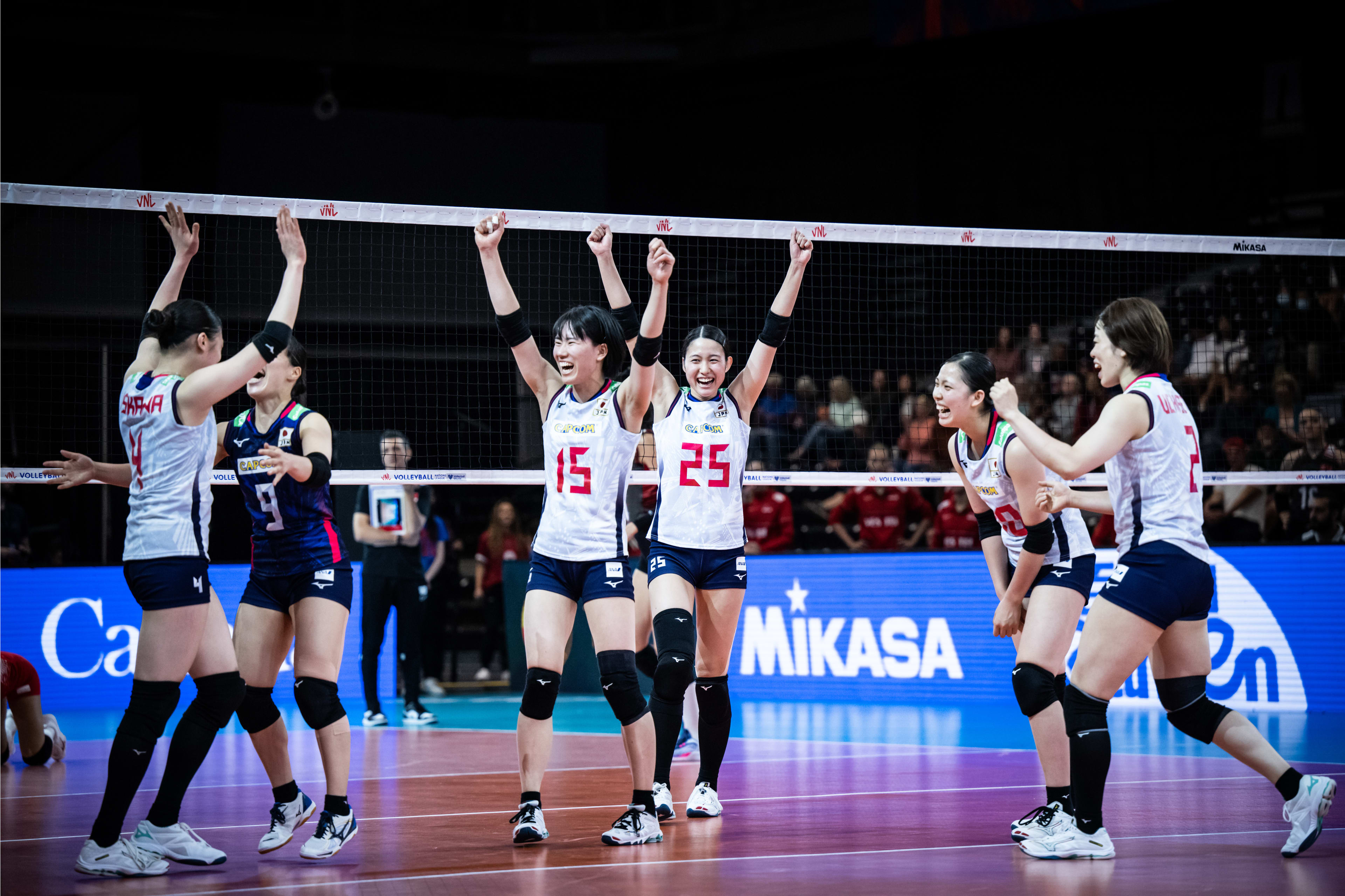 女排|塞尔维亚“惊险”晋级，三队抢最后一个名额，中国女排对手变清晰
