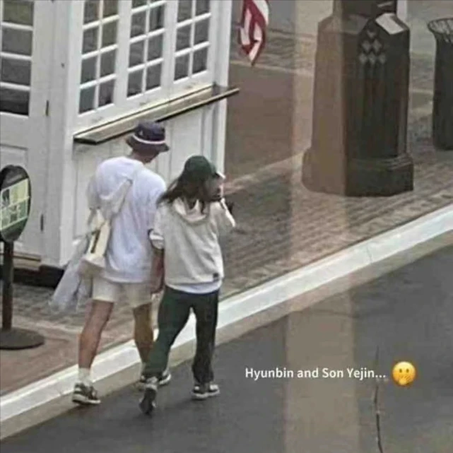 孙艺珍|飞机上偶遇玄彬孙艺珍，全体同机乘客给两人送祝福，孙艺珍笑着感谢