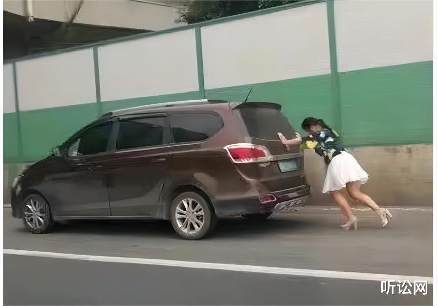 厦门男子没拉手刹撞死自己,家属向违停者索赔107万,法院这样判?