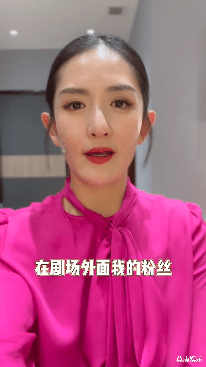 谢娜|谢娜眼含热泪承认没综艺可主持,只能演话剧,强调现在是演员身份