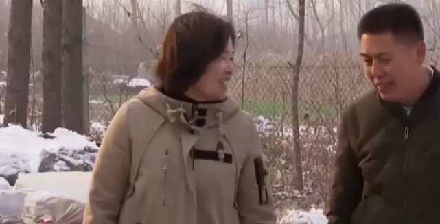 山东男子靠捡破烂养家糊口,偶然发现酒瓶里的商机,年收入上亿