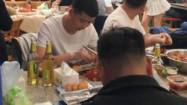 “丽春院”盛况重现？江苏一饭店请美女跳舞营助兴，现场座无虚席