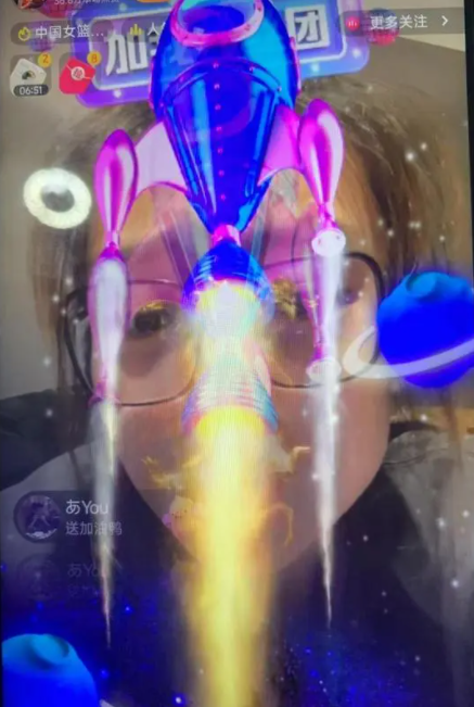 综艺节目|差在哪?郭艾伦参加综艺捞金被嘲讽,李梦深夜直播,粉丝疯狂打赏