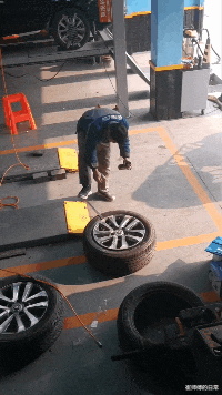 吴京|“嘎子哥”膨胀了？直播扬言投资《战狼3》，现场连线吴京被打脸