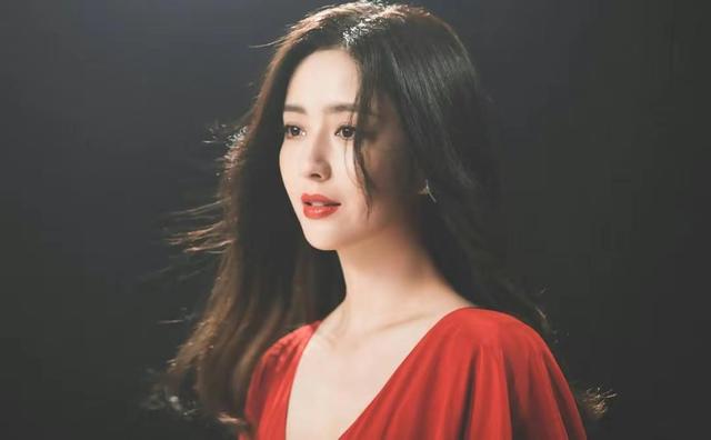 张梓琳|5月16日，佟丽娅和陈思诚登上热搜，两人离婚后同框被拍。