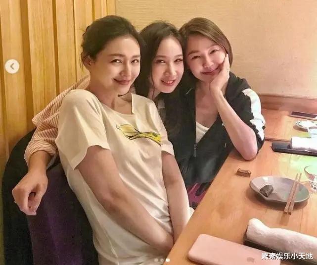 深田恭子|大S老公隔离第6天,顶光头留胡须露面,对着镜头开心比V