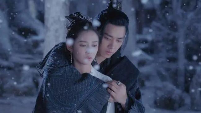 镜双城|真人被动漫版秒杀，《镜双城》影视化改编太离谱，谁演也不行