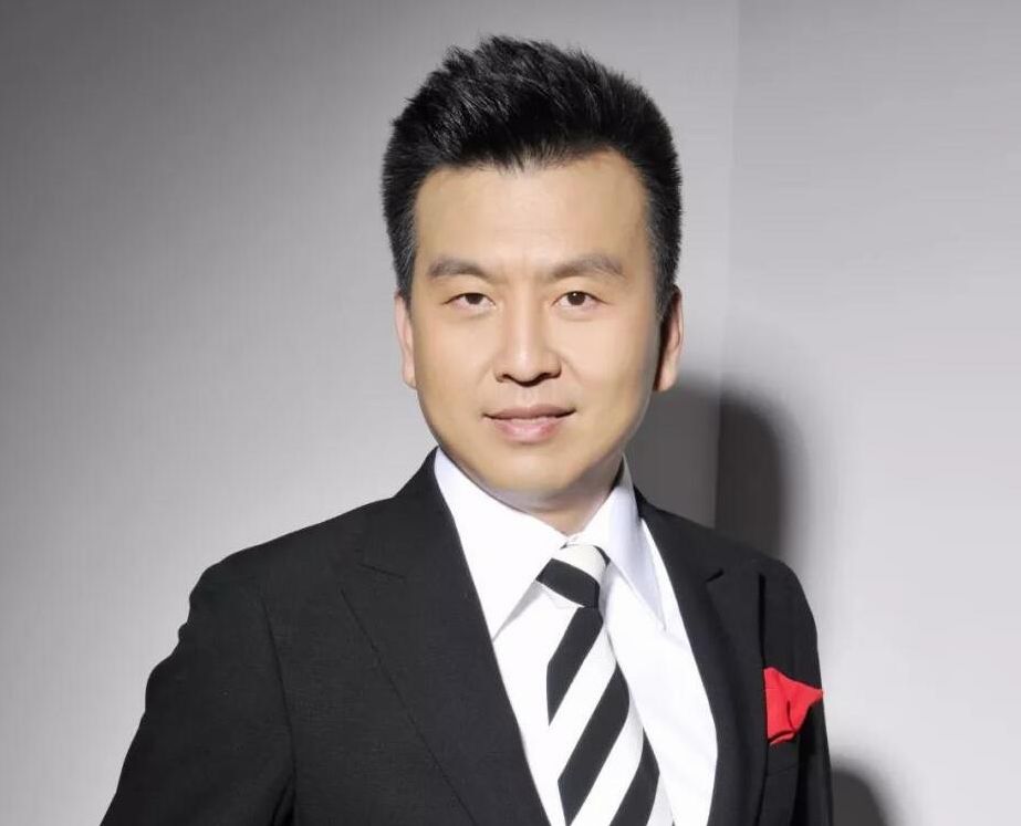 张泽群|主持人张泽群：12次上春晚，55岁老来得子，曾把一年工资捐给家乡