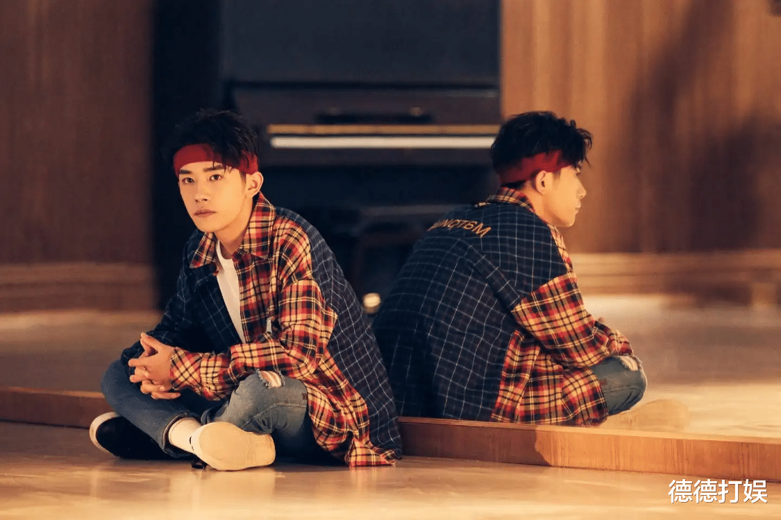 易烊千玺|易烊千玺“梦想就是让梦里想做的事醒来后努力去实现！”