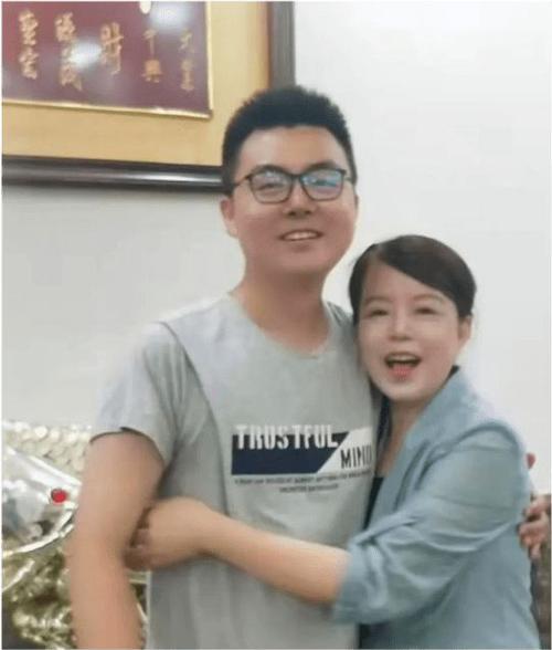 看到许妈和姚威母子二人的微信互动,网友:我们都放心了