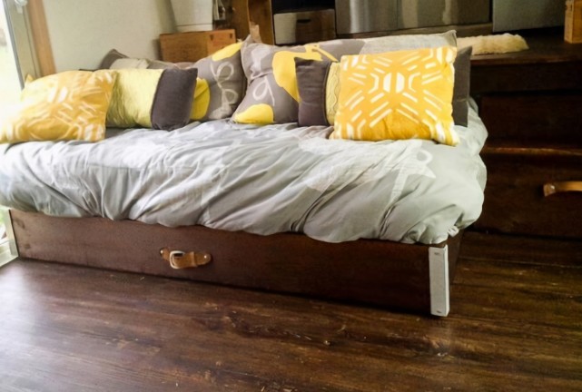 晒晒我家20㎡的房子,没有卧室,老公把厨房抬高30公分