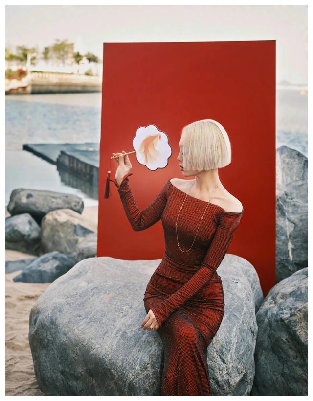 宁静|宁静同框李湘!酱油肤色太吃亏,大4岁穿得却像是婆婆辈