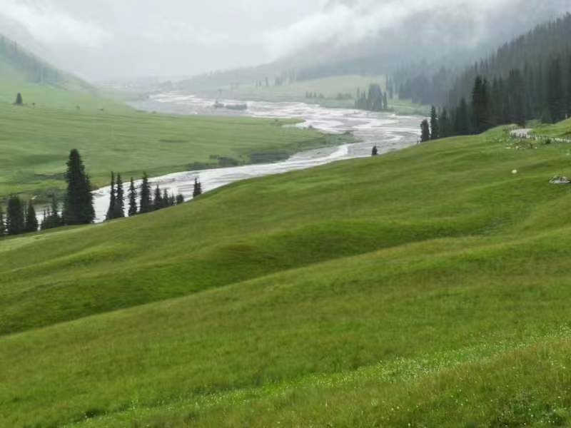 |台湾记者感叹夏塔峡谷壮美：某些台湾人若能目睹新疆之美，一定会回心转意