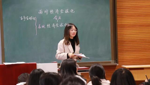 教师|教育行业重新“洗牌”,4类教师或面临职业危机,铁饭碗不铁了?