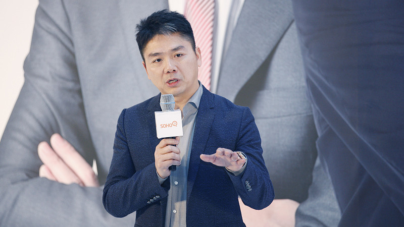 城关区|刘强东生子后为什么匆忙回国？