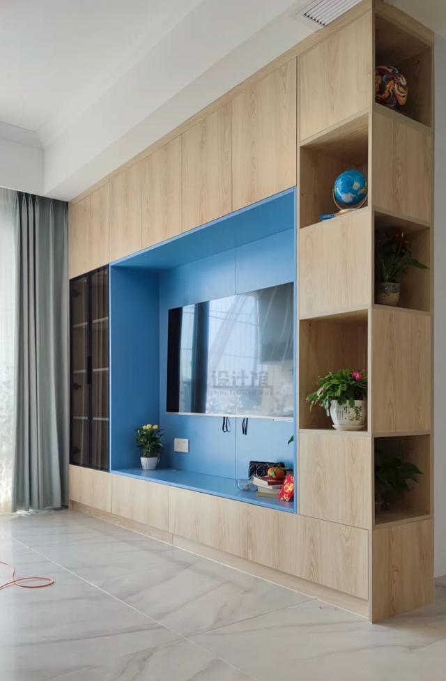 想要客厅更能装?看看收纳电视墙,装修设计参考来了