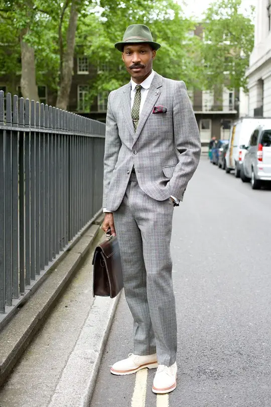 姐姐|衬衣定制logo刺绣，职场衬衫怎么穿更显成熟稳重?