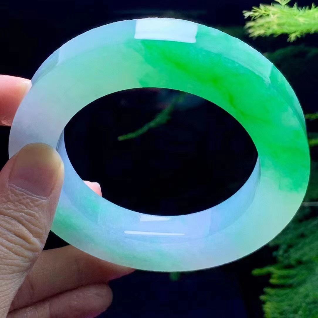 翡翠手镯|【飘阳绿翡翠手镯胚】 【尺寸】55-12.5-11.5mm , 似花般嫣然,似光般魅离轻柔温润…色浓色阳娇艳古典…灵动温婉…