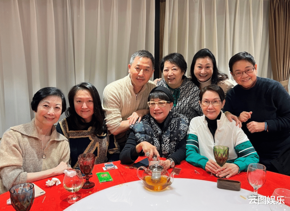 胡枫|胡枫91岁大寿众星云集!身材挺拔精神棒,唐鹤德依偎女友人显亲密