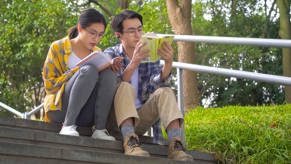 人力资源管理|男孩尽量在大学里找对象，女孩到职场能找到更优秀的男人，啥感想