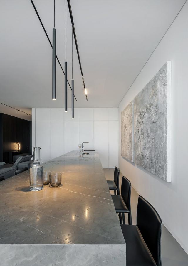 一梯一户110极简家,全屋打满隐形柜,“空无一物”让人极度放松