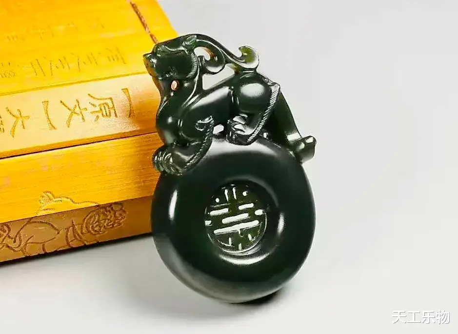 翡翠|盘点那些神奇的和田玉无结构料!