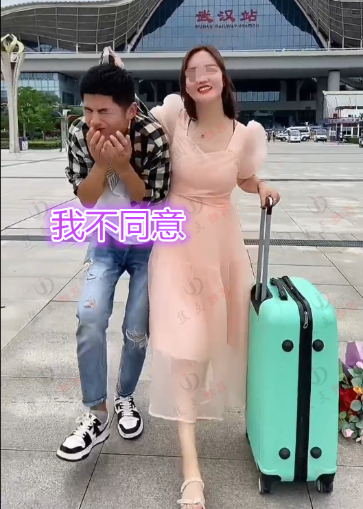 男子相亲遇到小学同桌转身想跑,被女生揪住衣领:这次你插翅难飞