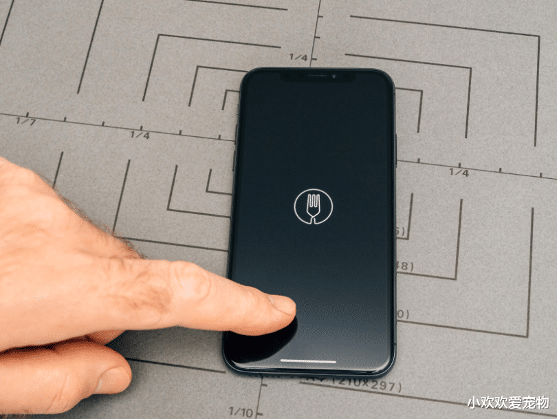 苹果推出屏下指纹的意义是什么？识别脸的技术，已经过时了吗？