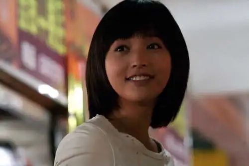 金莎|“可爱教主”金莎，与胡歌搭戏而爆红，如今大方回应38岁没人要