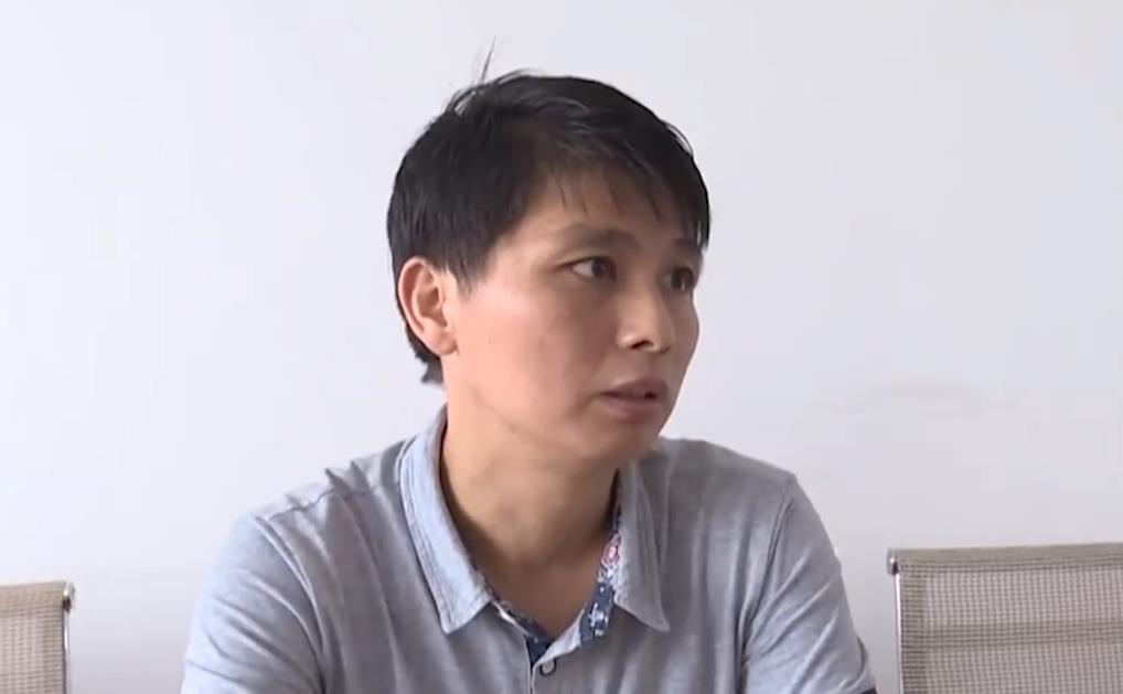 妻子赌博,欠245万巨款,丈夫询问,被妻子拿刀追砍