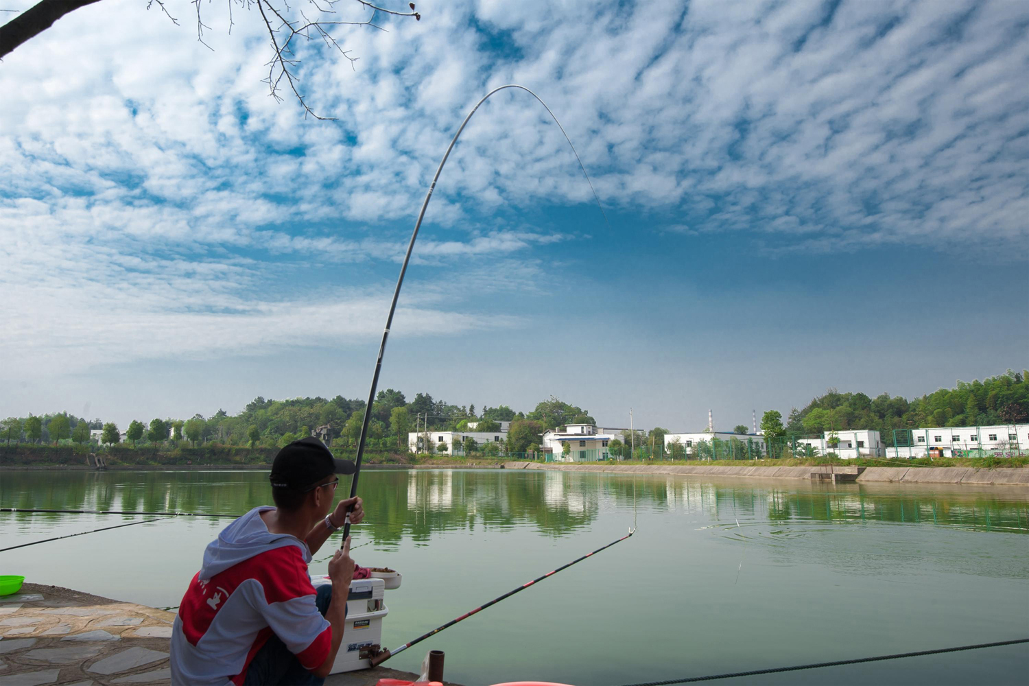 |哪种鱼竿最好用？怎样选择鱼竿？选择鱼竿的四个要点