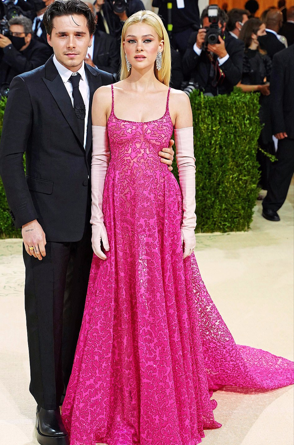 小贝|小贝长子大婚前亮相！满脸惆怅好颓废，要迎娶富家千金婚前焦虑?