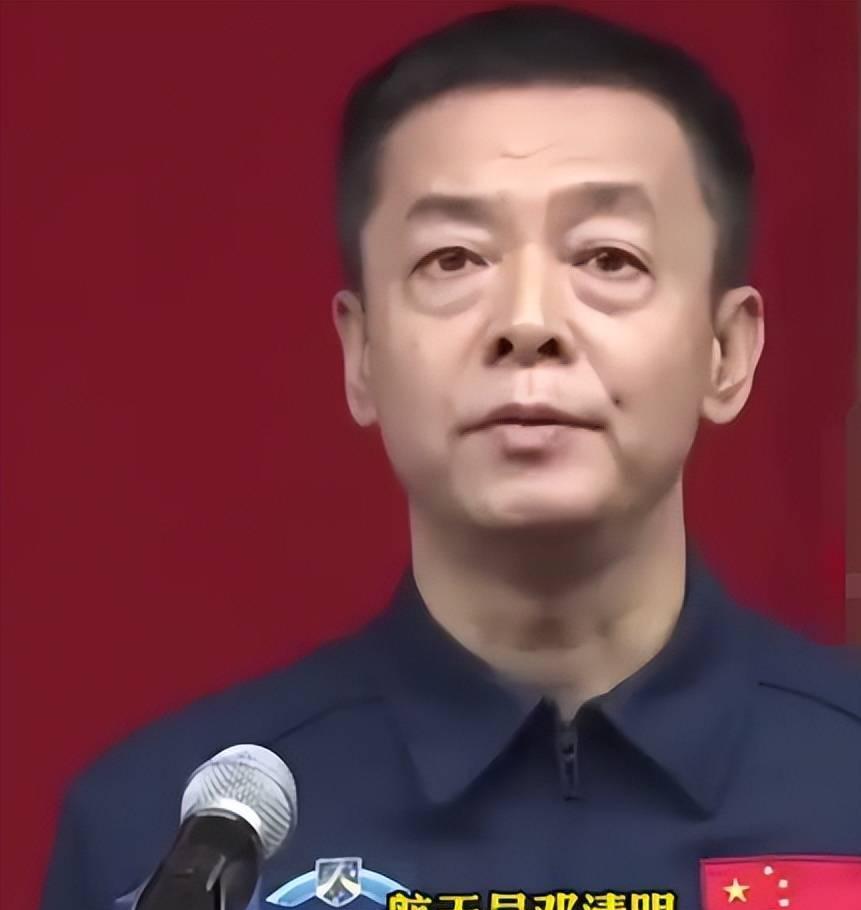 神十五邓清明终圆“飞天”梦,女儿身份不一般,网友:虎父无犬女