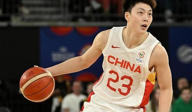 中国男篮|男篮亚洲杯，中国男篮惨败韩国，赛后球迷对男篮球员表现评分如下