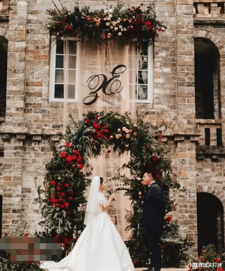 江苏卫视|江苏卫视花旦被曝结婚!手戴超大钻戒与新郎拥吻,男方颜值引热议
