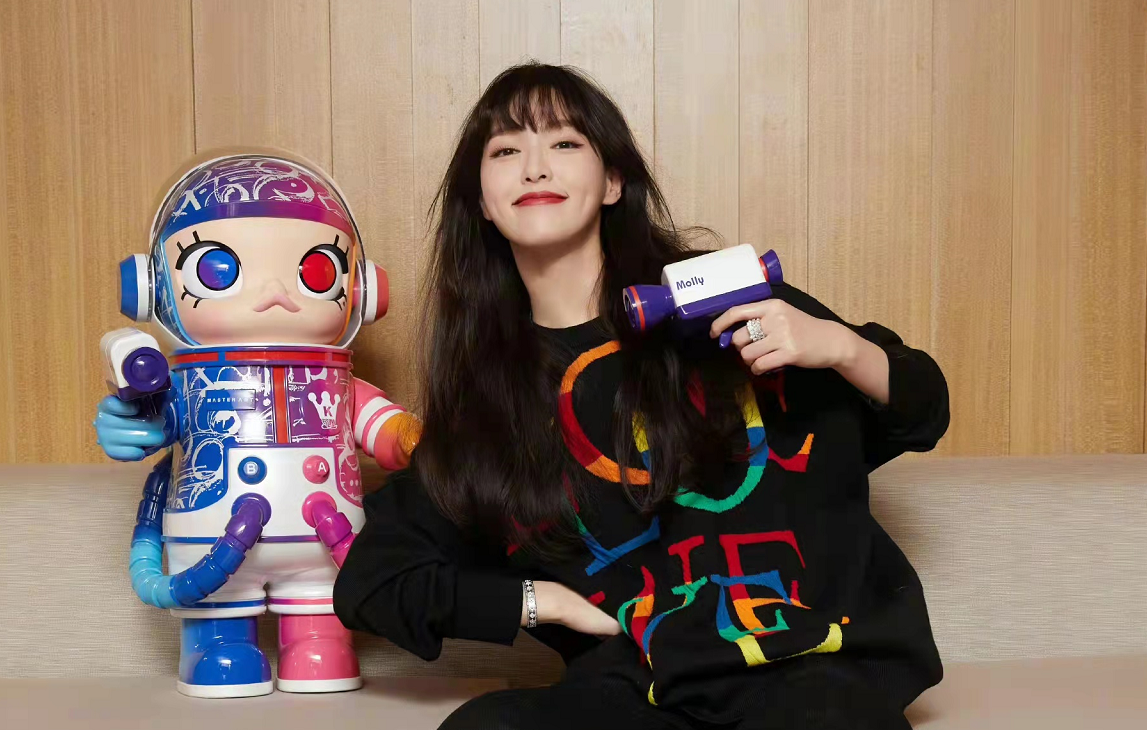 唐嫣|唐嫣央视脸美到开挂！新代言穿开叉黑裙尽显高级感，比李英爱还美