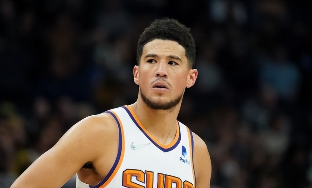 洛瑞|惨烈！NBA又一巨星倒下，神情呆滞黑脸观战，恐重创东部第一
