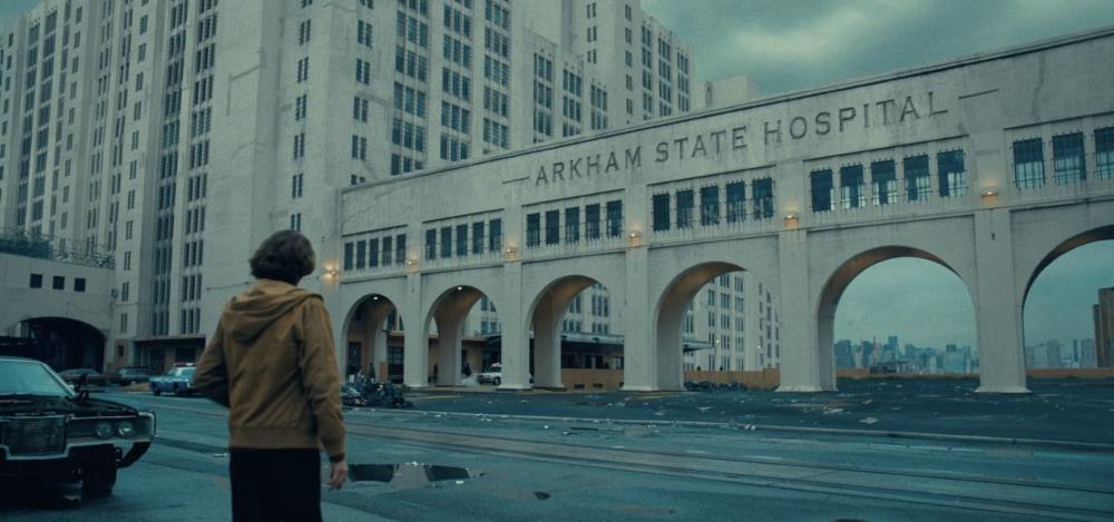 小丑|《小丑》带给我们的启发:雪崩的时候,没有一片雪花是无辜的