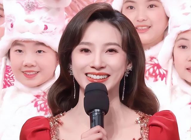 龙洋|马凡舒花期短暂,央视不得已重新启动龙洋,培养王嘉宁