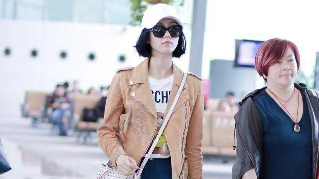 刘诗诗|刘诗诗私服太低调了，穿短外套配阔腿裤走机场，照样美出国际范