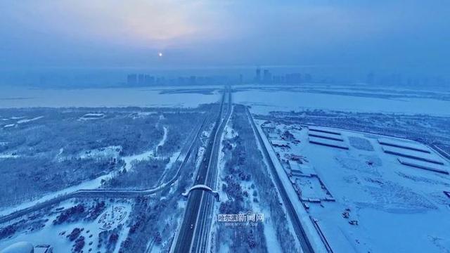 雪容融|下雪了，满街都是“雪容融”｜冰城人已经在冰场、雪地撒欢儿了