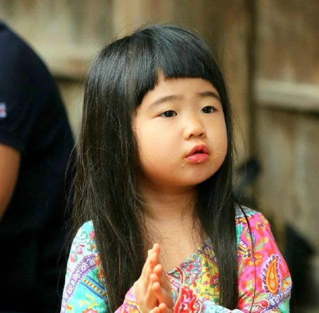 贾云馨|那些不起眼的星二代“整容”般长大！实现“弯道超车”了