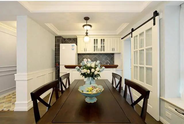 98平米的大两房,白色与实木的完美碰撞,双阳台美观又大方