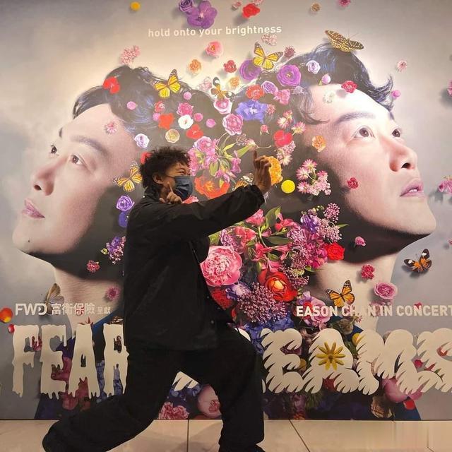 陈奕迅|陈奕迅摆脱危机！当地歌迷讲述回粉经过，娱媒开始唱赞歌