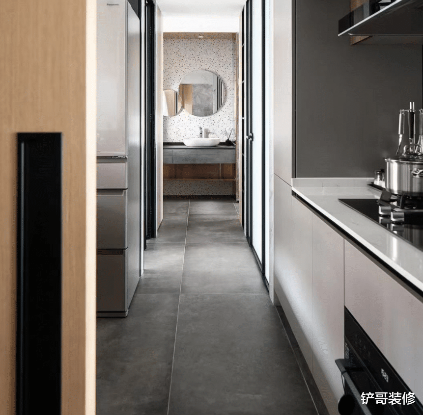 谁说小户型不能有大别墅的体验感，不仅有独立卫生间，还有大书房